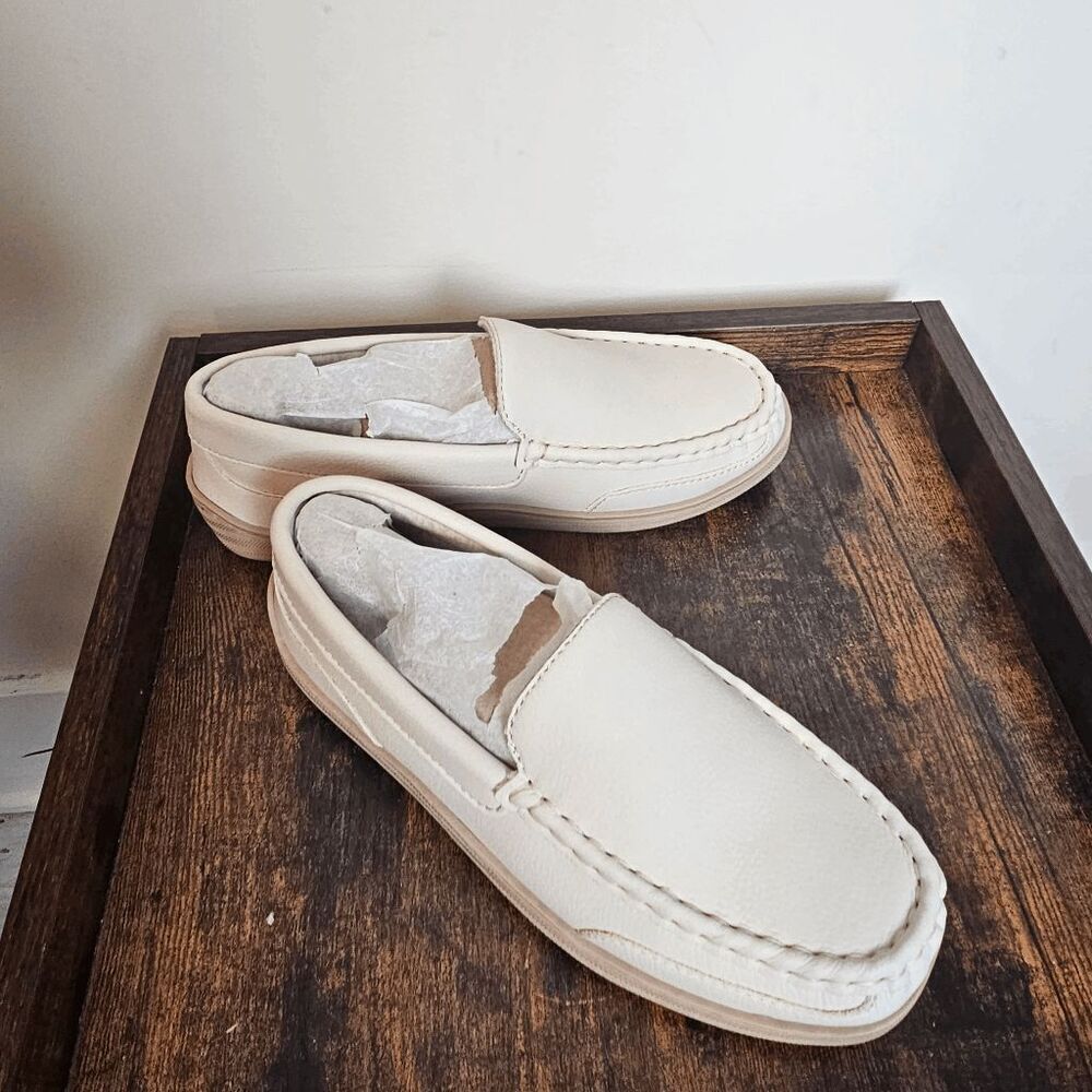 My Pillow My Slippers Leather Slip On Memory Foam Moccasins Shoes NWOB Womens Cr